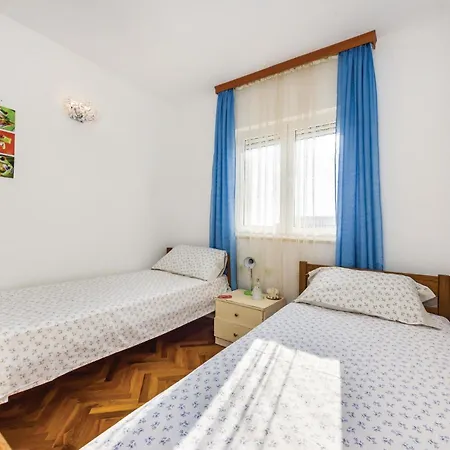 Three-bedroom With Sea View 08