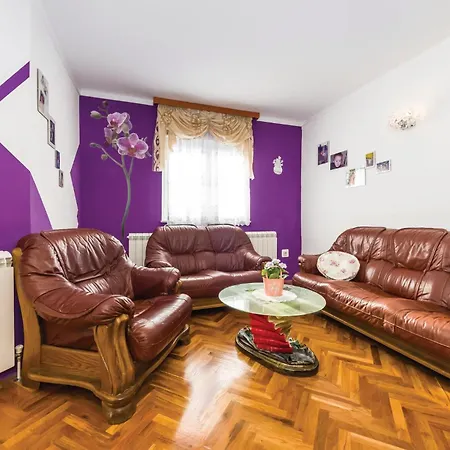 Three-bedroom With Sea View 08 *