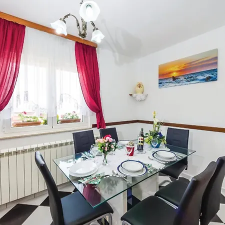 Apartman Three-bedroom With Sea View 08 *