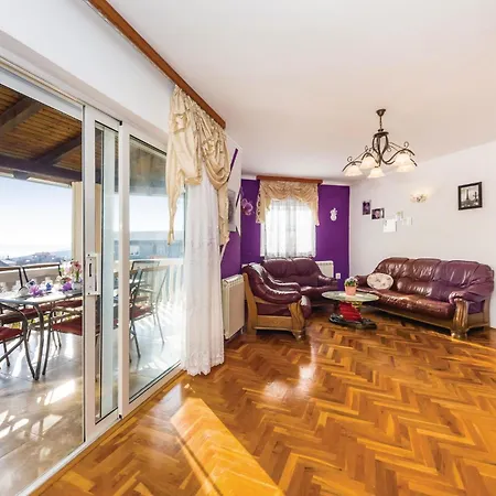 Three-bedroom With Sea View 08 *