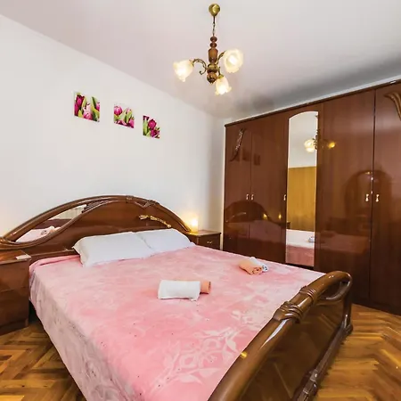 Three-bedroom With Sea View 08 Maslenica