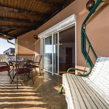 Apartman Three-bedroom With Sea View 08