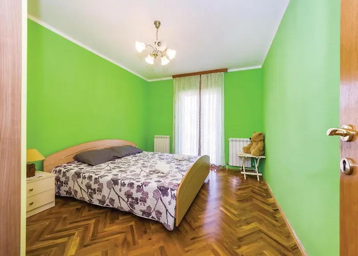 Three-bedroom With Sea View 08 아파트 마슬레니차