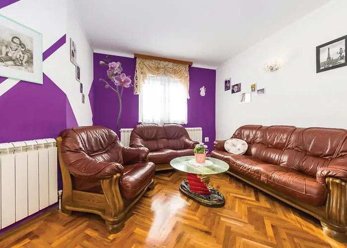 Three-bedroom With Sea View 08 *
