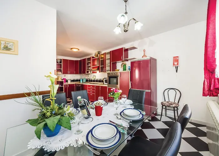 Three-bedroom With Sea View 08