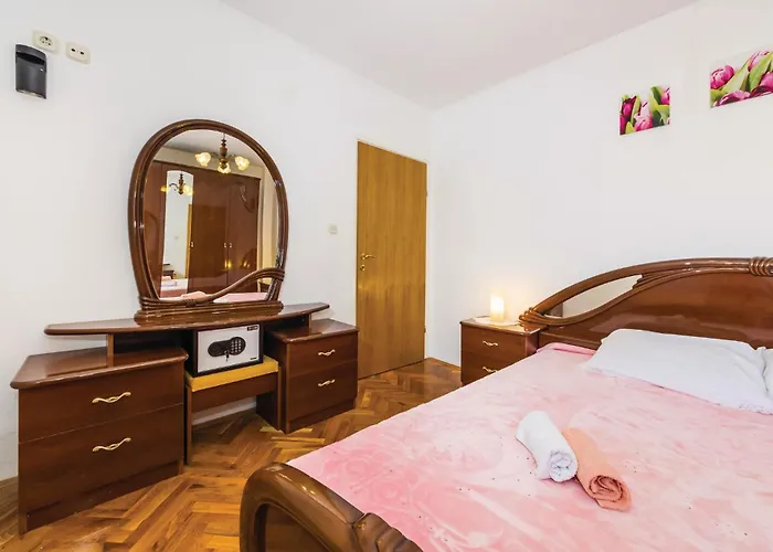Three-bedroom With Sea View 08 아파트 *
