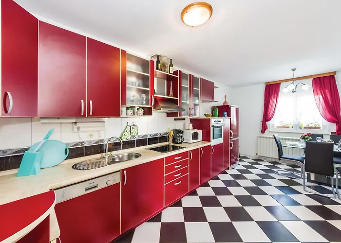 Three-bedroom With Sea View 08 아파트 마슬레니차