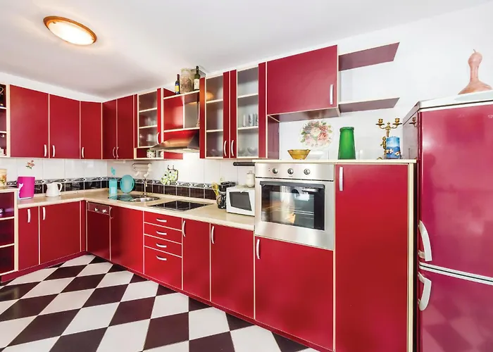 아파트 Three-bedroom With Sea View 08 마슬레니차