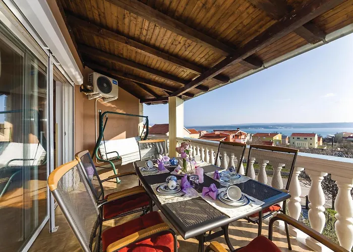 Three-bedroom With Sea View 08 아파트